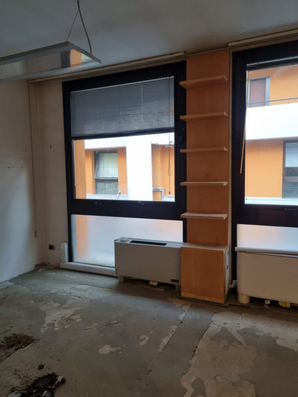 Piazza de Gasperi Nicoletta Dardilli di AD Casa Padova propone in vendita ufficio di mq 500 ca ca...