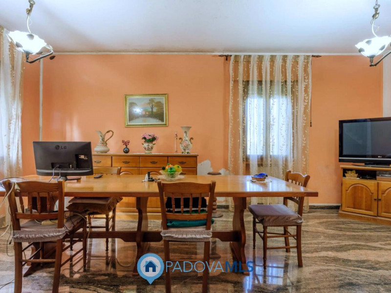 Immobile in esclusiva al Gruppo Padova MLS

In una tranquilla zona di campagna ad Agna, non dista...