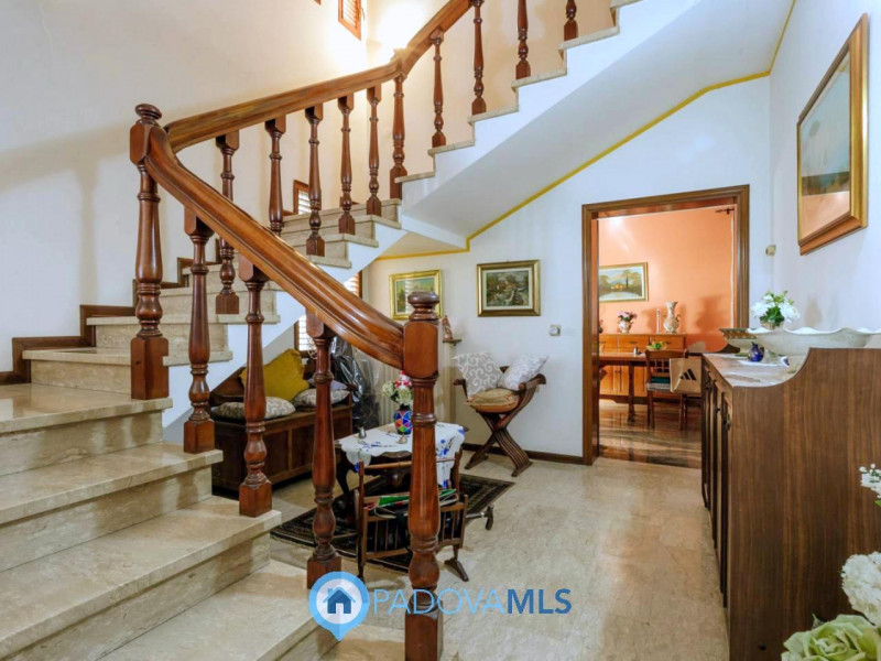 Immobile in esclusiva al Gruppo Padova MLS

In una tranquilla zona di campagna ad Agna, non dista...