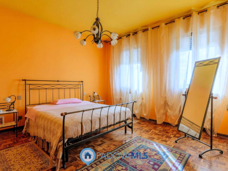 Immobile in esclusiva al Gruppo Padova MLS

In una tranquilla zona di campagna ad Agna, non dista...