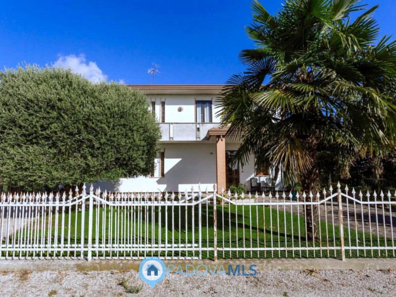 Immobile in esclusiva al Gruppo Padova MLS

In una tranquilla zona di campagna ad Agna, non dista...