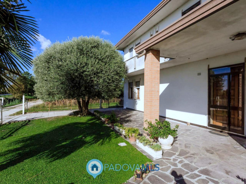 Immobile in esclusiva al Gruppo Padova MLS

In una tranquilla zona di campagna ad Agna, non dista...