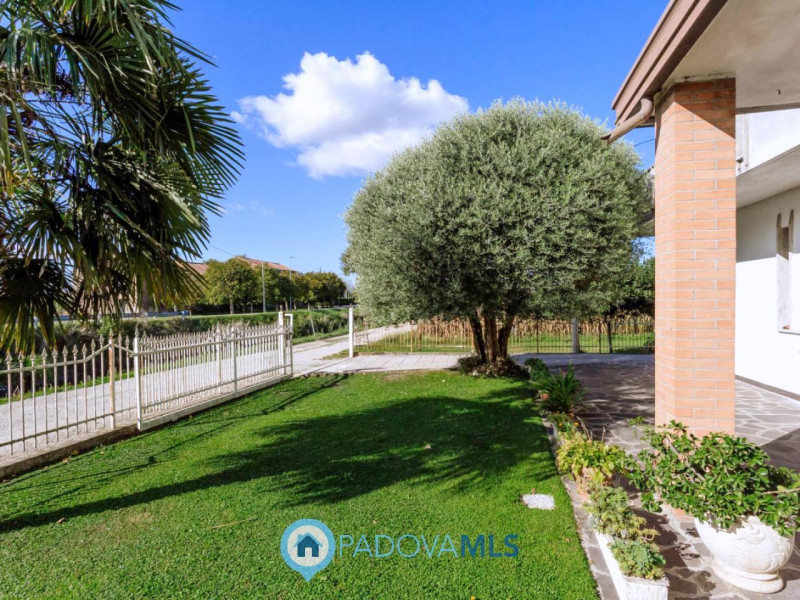 Immobile in esclusiva al Gruppo Padova MLS

In una tranquilla zona di campagna ad Agna, non dista...