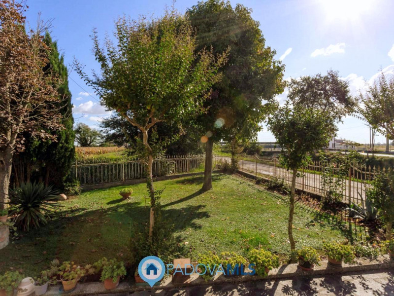 Immobile in esclusiva al Gruppo Padova MLS

In una tranquilla zona di campagna ad Agna, non dista...