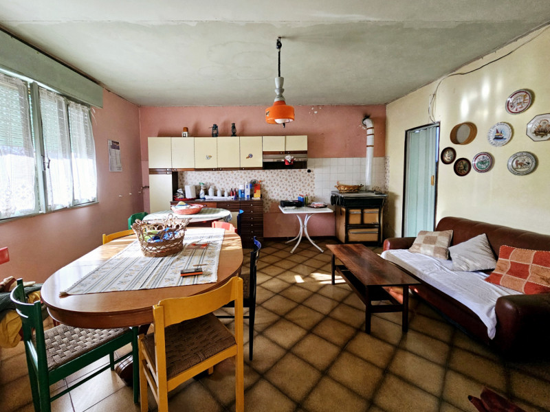 Proponiamo in vendita a Vescovana, nella tranquillità della campagna, un appezzamento di terreno ...