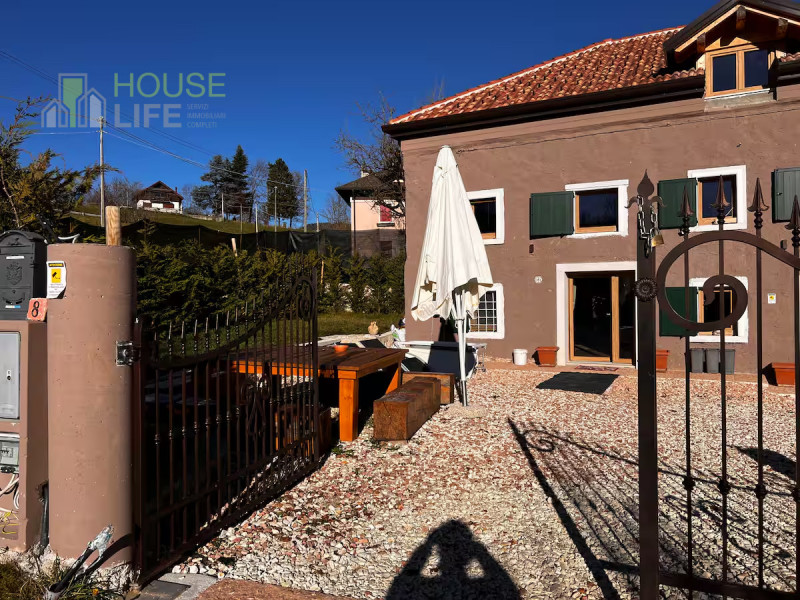 ROANA - TRESCHE CONCA - ELEGANTE CHALET DI MONTAGNA quadrilocale, tre camere, tre bagni, area est...