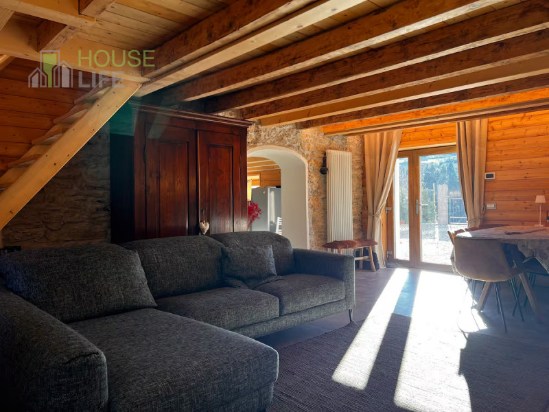 ROANA - TRESCHE CONCA - ELEGANTE CHALET DI MONTAGNA quadrilocale, tre camere, tre bagni, area est...