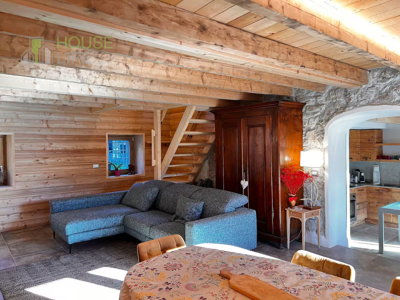 ROANA - TRESCHE CONCA - ELEGANTE CHALET DI MONTAGNA quadrilocale, tre camere, tre bagni, area est...