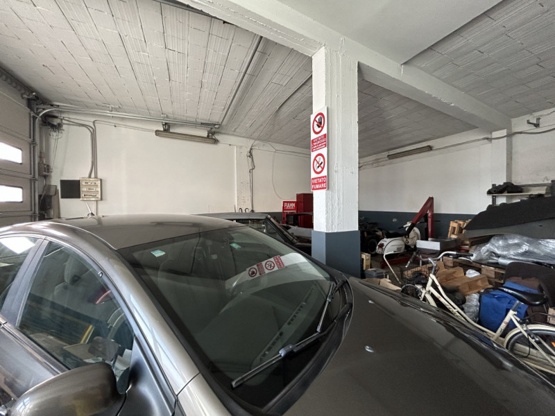 In zona S. Lazzaro, in posizione riparata dal traffico ma di facile accesso, vendiamo un laborato...