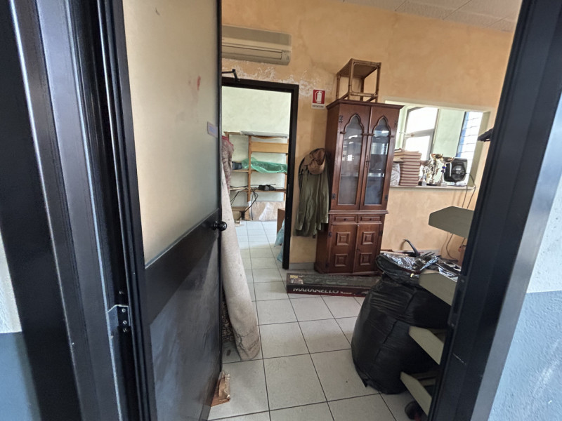 In zona S. Lazzaro, in posizione riparata dal traffico ma di facile accesso, vendiamo un laborato...