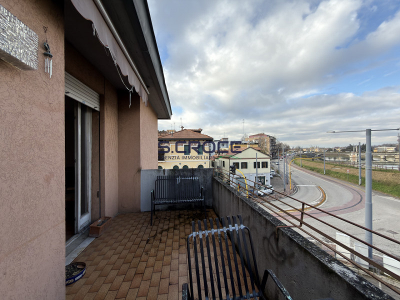 In zona Bassanello/Guizza, all’interno di un complesso residenziale composto da tre fabbricati co...