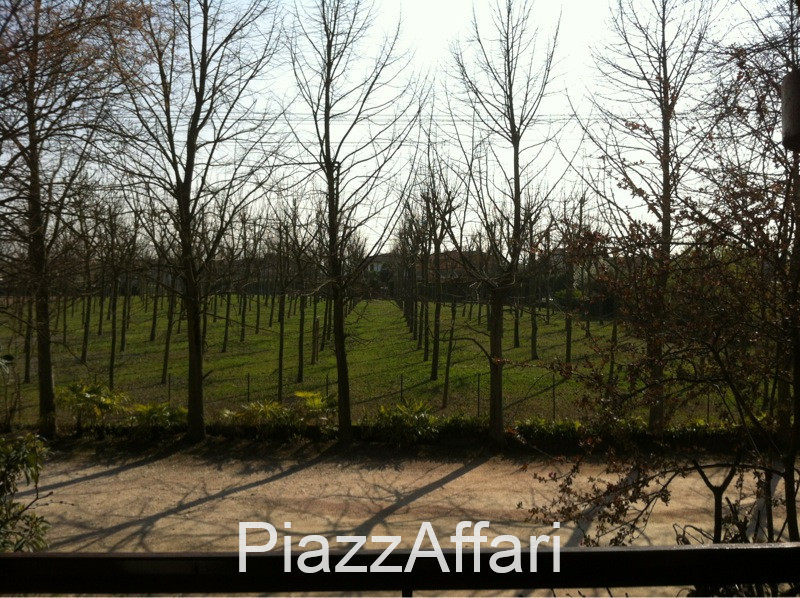 Stravagante ed eclettica proprietà costituita da una villa singola immersa nella pace e nella tra...