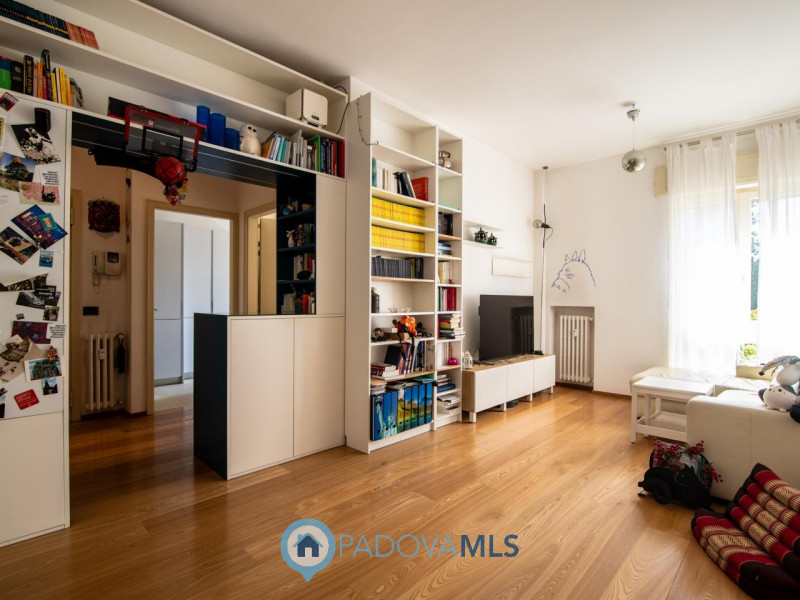 Immobile in esclusiva al Gruppo Padova MLS 

Appartamento in Vendita: Eleganza e Comfort nel Cuor...