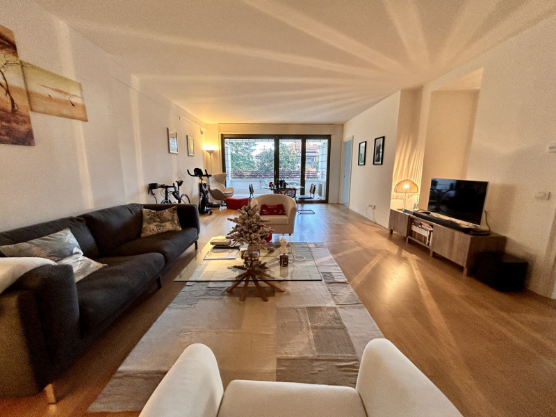 In uno dei contesti più signorili della zona, a due passi dal centro storico, proponiamo in vendi...