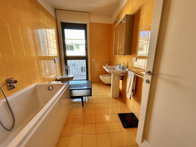 In uno dei contesti più signorili della zona, a due passi dal centro storico, proponiamo in vendi...