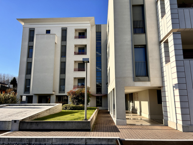 In uno dei contesti più signorili della zona, a due passi dal centro storico, proponiamo in vendi...