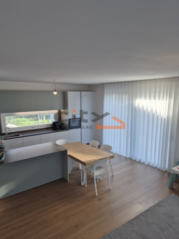 Cassola centro, in una zona residenziale tranquilla, proponiamo una casa singola edificata nel 20...