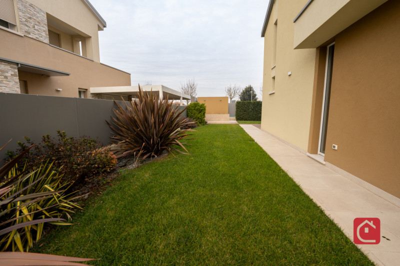 Scoprite l’eleganza contemporanea di questa VILLA singola di nuovissima costruzione, opportunità ...