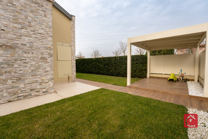 Scoprite l’eleganza contemporanea di questa VILLA singola di nuovissima costruzione, opportunità ...