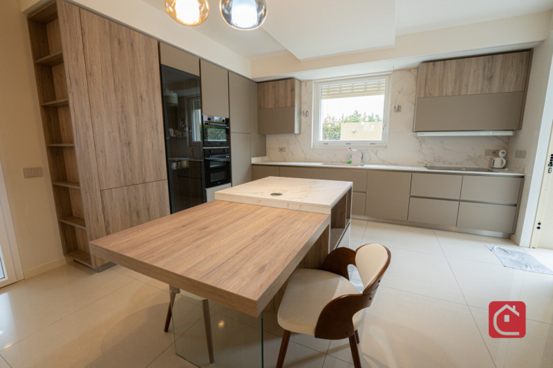 Scoprite l’eleganza contemporanea di questa VILLA singola di nuovissima costruzione, opportunità ...