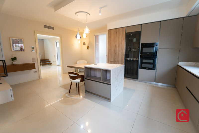 Scoprite l’eleganza contemporanea di questa VILLA singola di nuovissima costruzione, opportunità ...