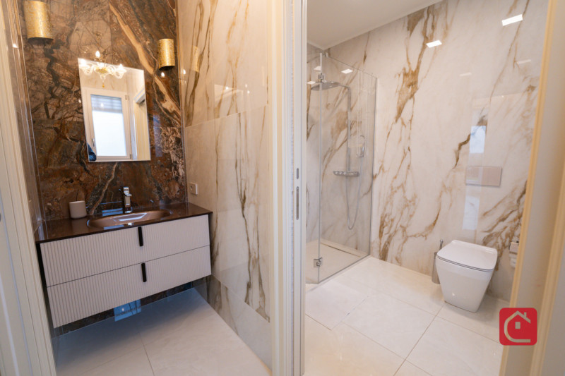 Scoprite l’eleganza contemporanea di questa VILLA singola di nuovissima costruzione, opportunità ...