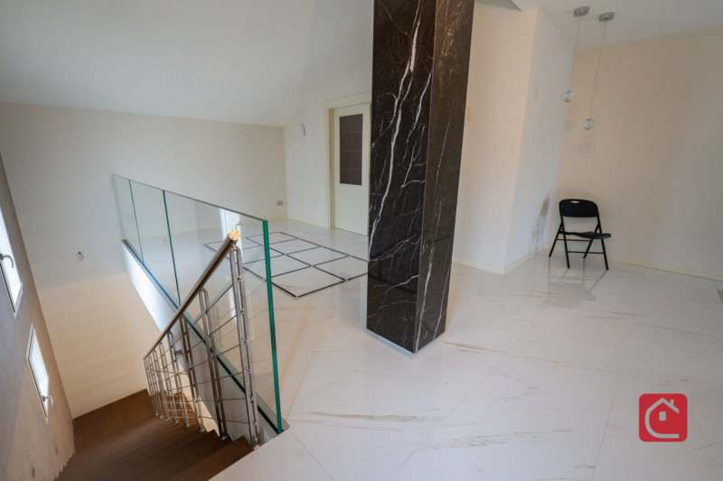 Scoprite l’eleganza contemporanea di questa VILLA singola di nuovissima costruzione, opportunità ...