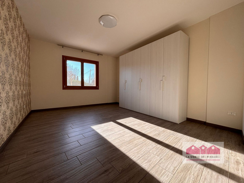 ANCONETTA: TRICAMERE IN PORZIONE DI BIFAMILIARE COMPOSTO DA SOGGIORNO CON ANGOLO COTTURA, DUE BAG...