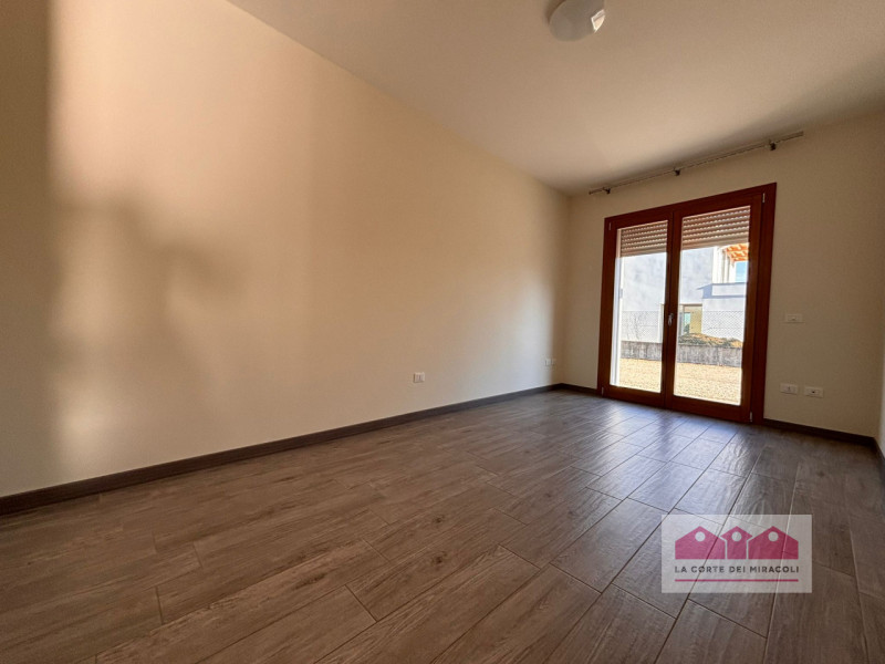 ANCONETTA: TRICAMERE IN PORZIONE DI BIFAMILIARE COMPOSTO DA SOGGIORNO CON ANGOLO COTTURA, DUE BAG...