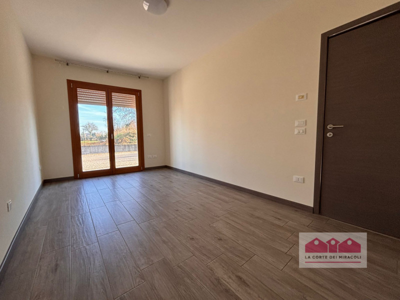 ANCONETTA: TRICAMERE IN PORZIONE DI BIFAMILIARE COMPOSTO DA SOGGIORNO CON ANGOLO COTTURA, DUE BAG...