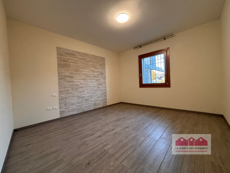 ANCONETTA: TRICAMERE IN PORZIONE DI BIFAMILIARE COMPOSTO DA SOGGIORNO CON ANGOLO COTTURA, DUE BAG...