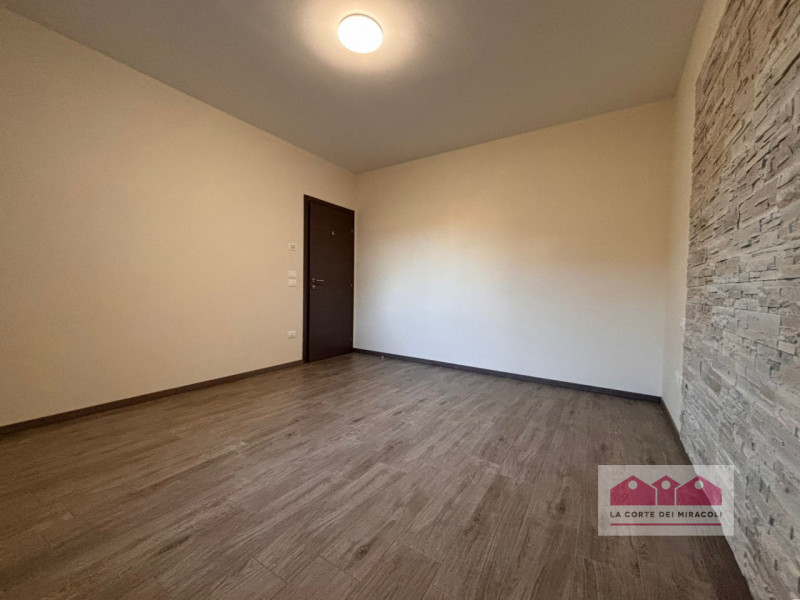 ANCONETTA: TRICAMERE IN PORZIONE DI BIFAMILIARE COMPOSTO DA SOGGIORNO CON ANGOLO COTTURA, DUE BAG...