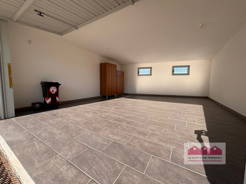 ANCONETTA: TRICAMERE IN PORZIONE DI BIFAMILIARE COMPOSTO DA SOGGIORNO CON ANGOLO COTTURA, DUE BAG...