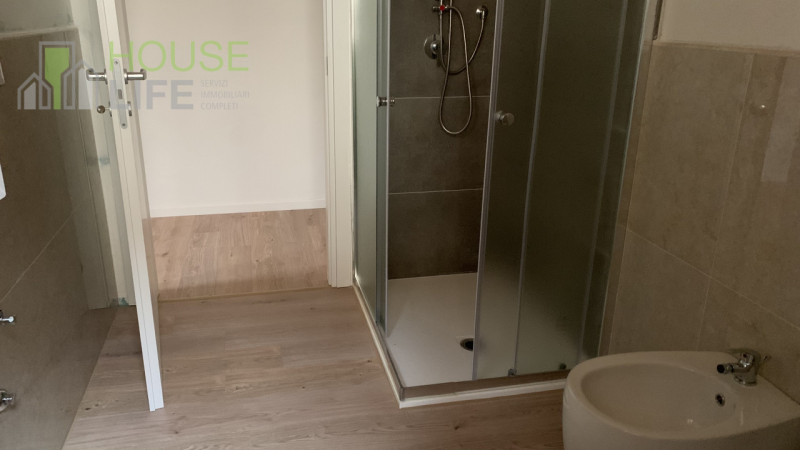 SCHIO - CENTRO: In contesto di tre unità di nuova ristrutturazione integrale, particolare MINI AP...