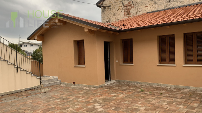 SCHIO - CENTRO: In contesto di tre unità di nuova ristrutturazione integrale, particolare MINI AP...