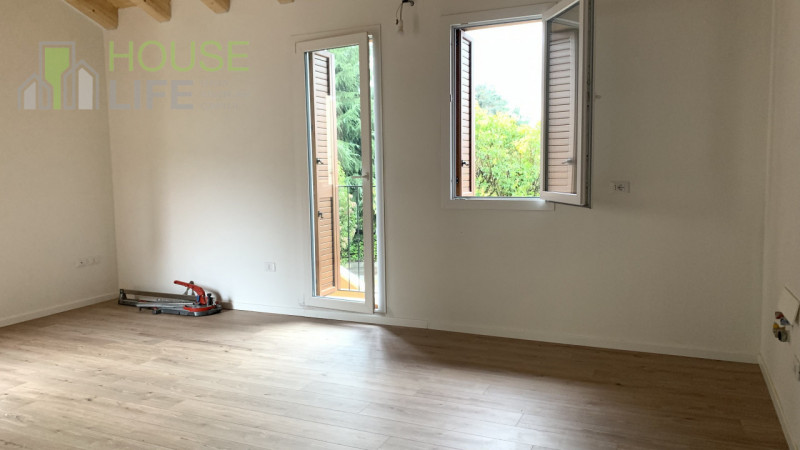 SCHIO - CENTRO: In contesto di tre unità di nuova ristrutturazione integrale, particolare MINI AP...