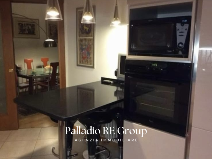 In zona Sant'Andrea, una tra le più richieste e rinomate della città, proponiamo questo interessa...