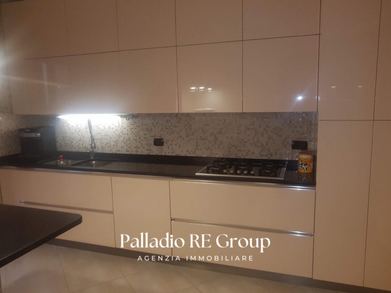 In zona Sant'Andrea, una tra le più richieste e rinomate della città, proponiamo questo interessa...