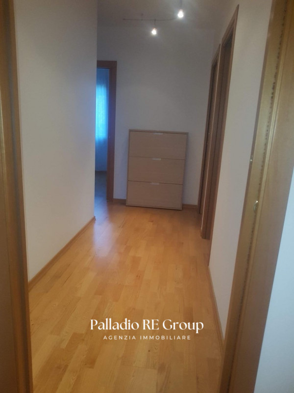 In zona Sant'Andrea, una tra le più richieste e rinomate della città, proponiamo questo interessa...