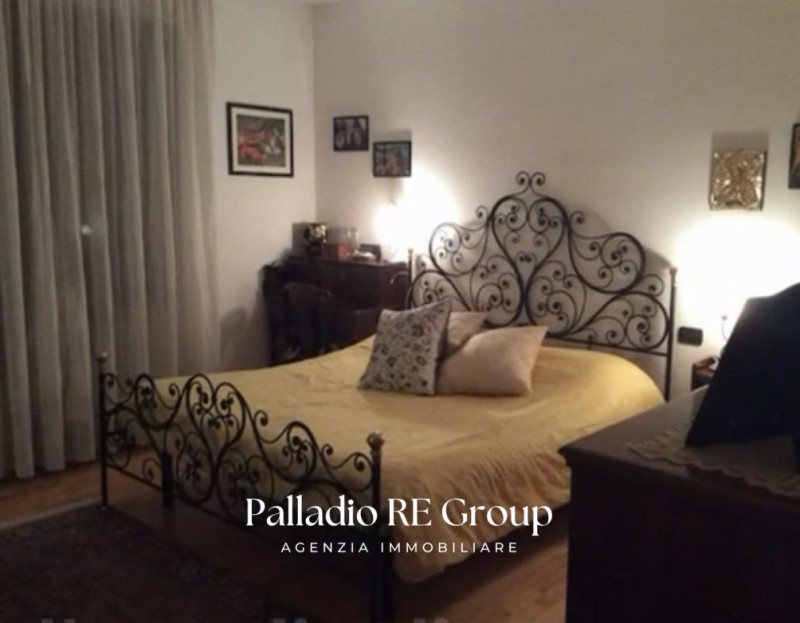 In zona Sant'Andrea, una tra le più richieste e rinomate della città, proponiamo questo interessa...