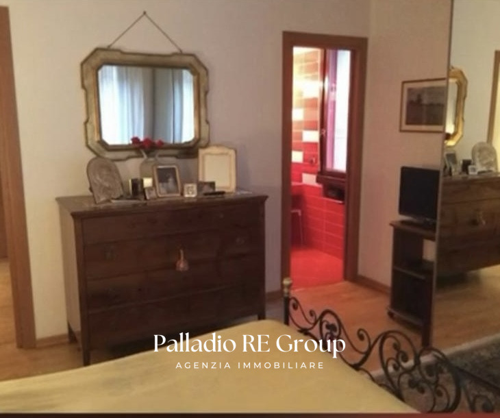 In zona Sant'Andrea, una tra le più richieste e rinomate della città, proponiamo questo interessa...