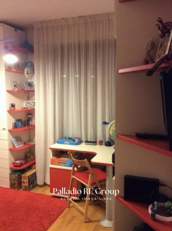 In zona Sant'Andrea, una tra le più richieste e rinomate della città, proponiamo questo interessa...