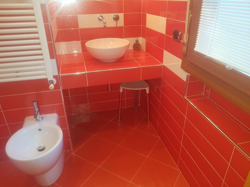 In zona Sant'Andrea, una tra le più richieste e rinomate della città, proponiamo questo interessa...