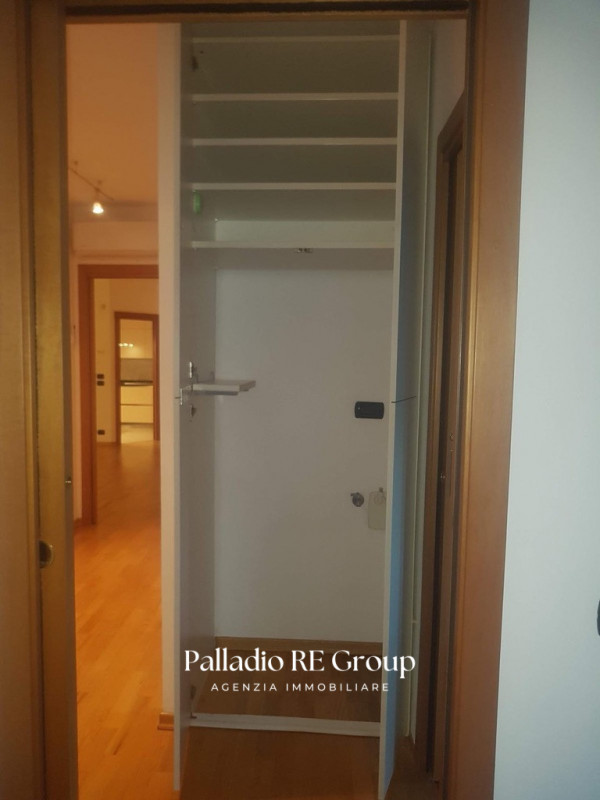 In zona Sant'Andrea, una tra le più richieste e rinomate della città, proponiamo questo interessa...