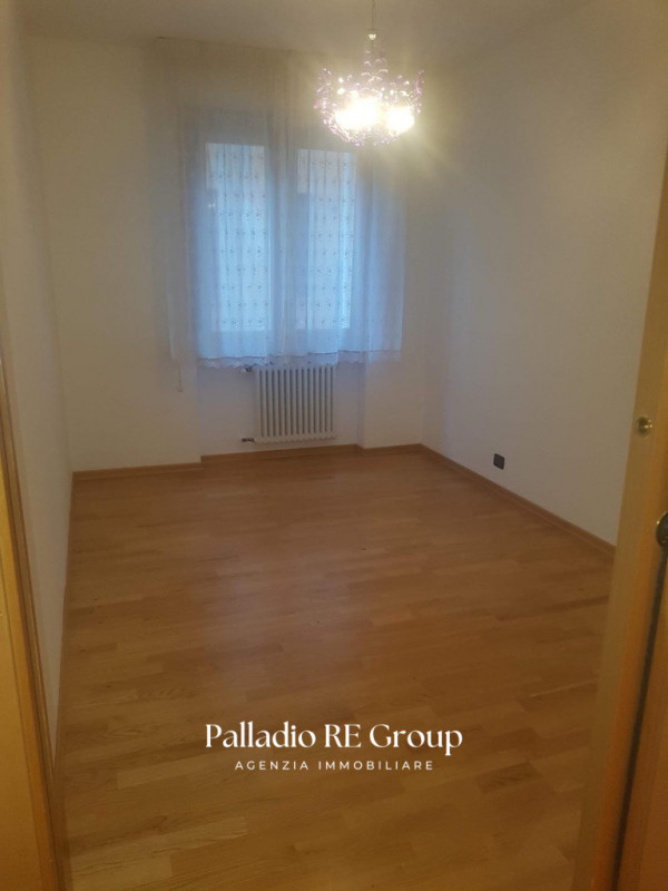 In zona Sant'Andrea, una tra le più richieste e rinomate della città, proponiamo questo interessa...