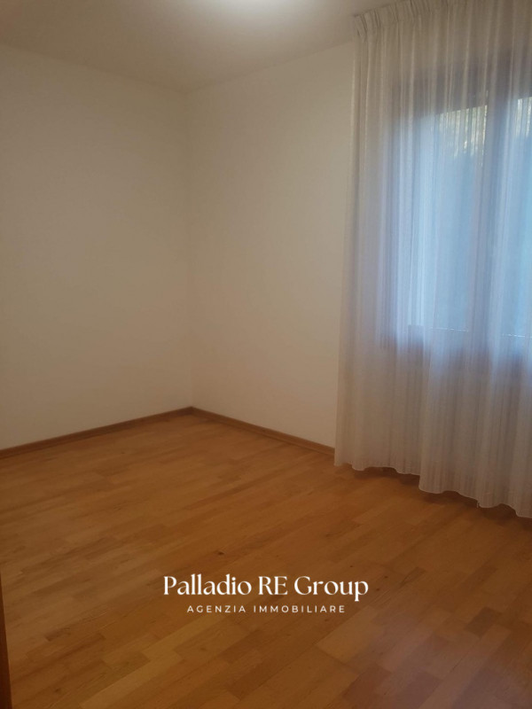 In zona Sant'Andrea, una tra le più richieste e rinomate della città, proponiamo questo interessa...