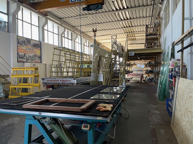 Oggi vi proponiamo in vendita un complesso immobiliare composto da un capannone artigianale , uff...