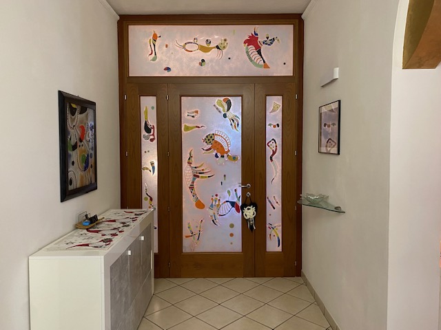 Oggi vi proponiamo in vendita un complesso immobiliare composto da un capannone artigianale , uff...