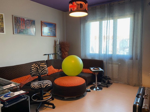 Oggi vi proponiamo in vendita un complesso immobiliare composto da un capannone artigianale , uff...