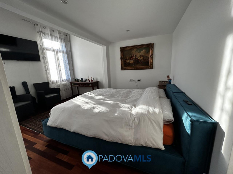 Immobile in esclusiva al Gruppo Padova MLS

Scopri questa affascinante bifamiliare situata nel cu...